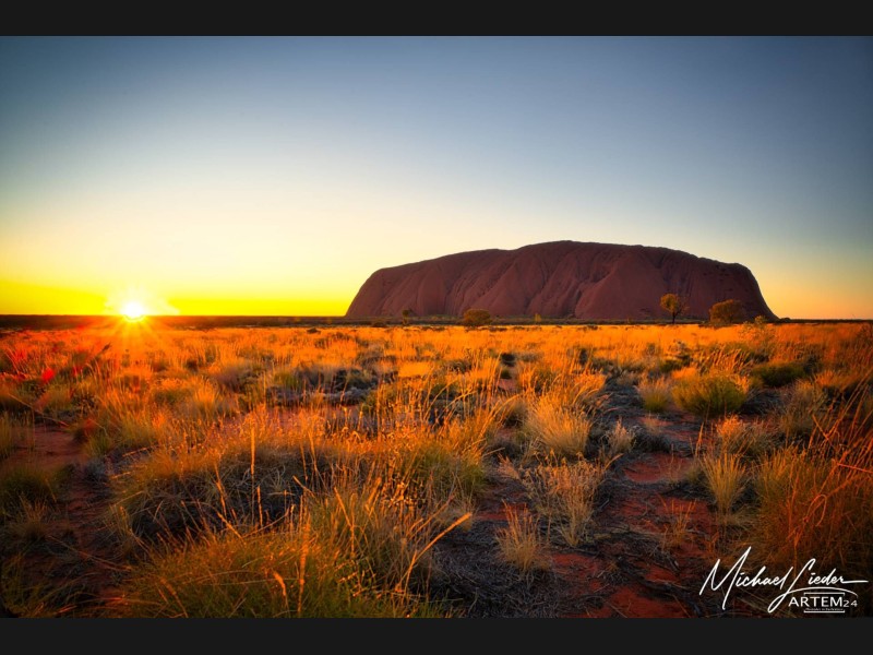 Uluru im Morgenlicht